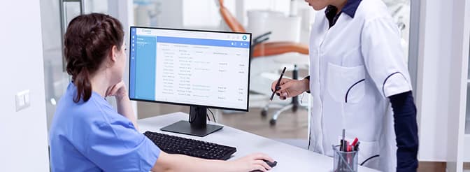 seo specialist working on digital marketing project for psychologists